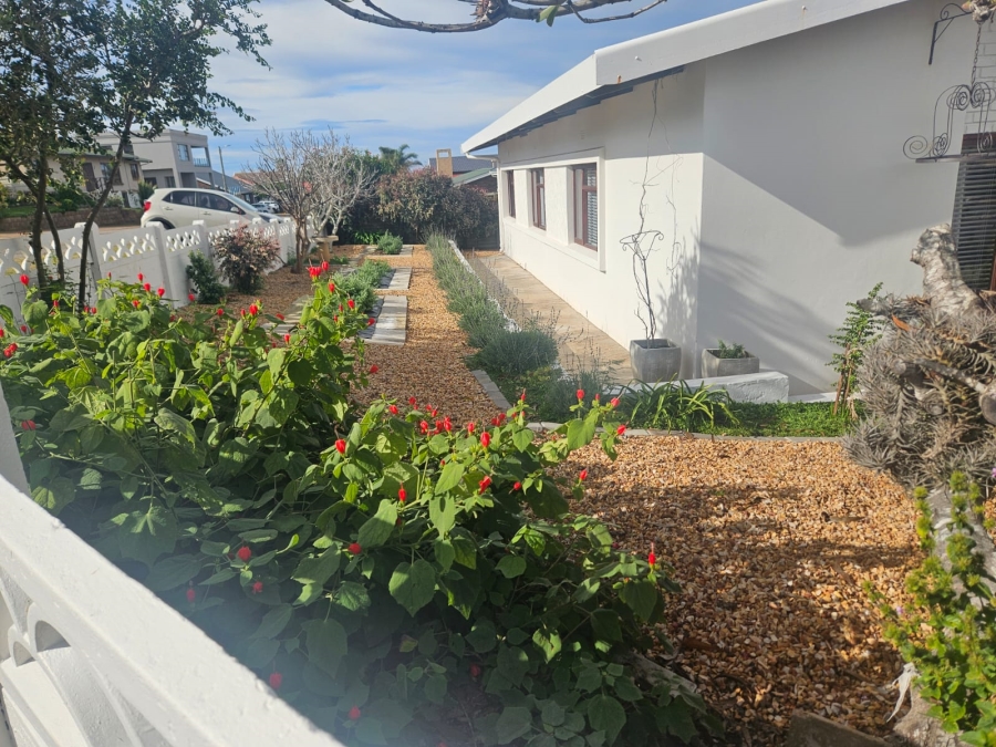 3 Bedroom Property for Sale in Stilbaai Wes Western Cape